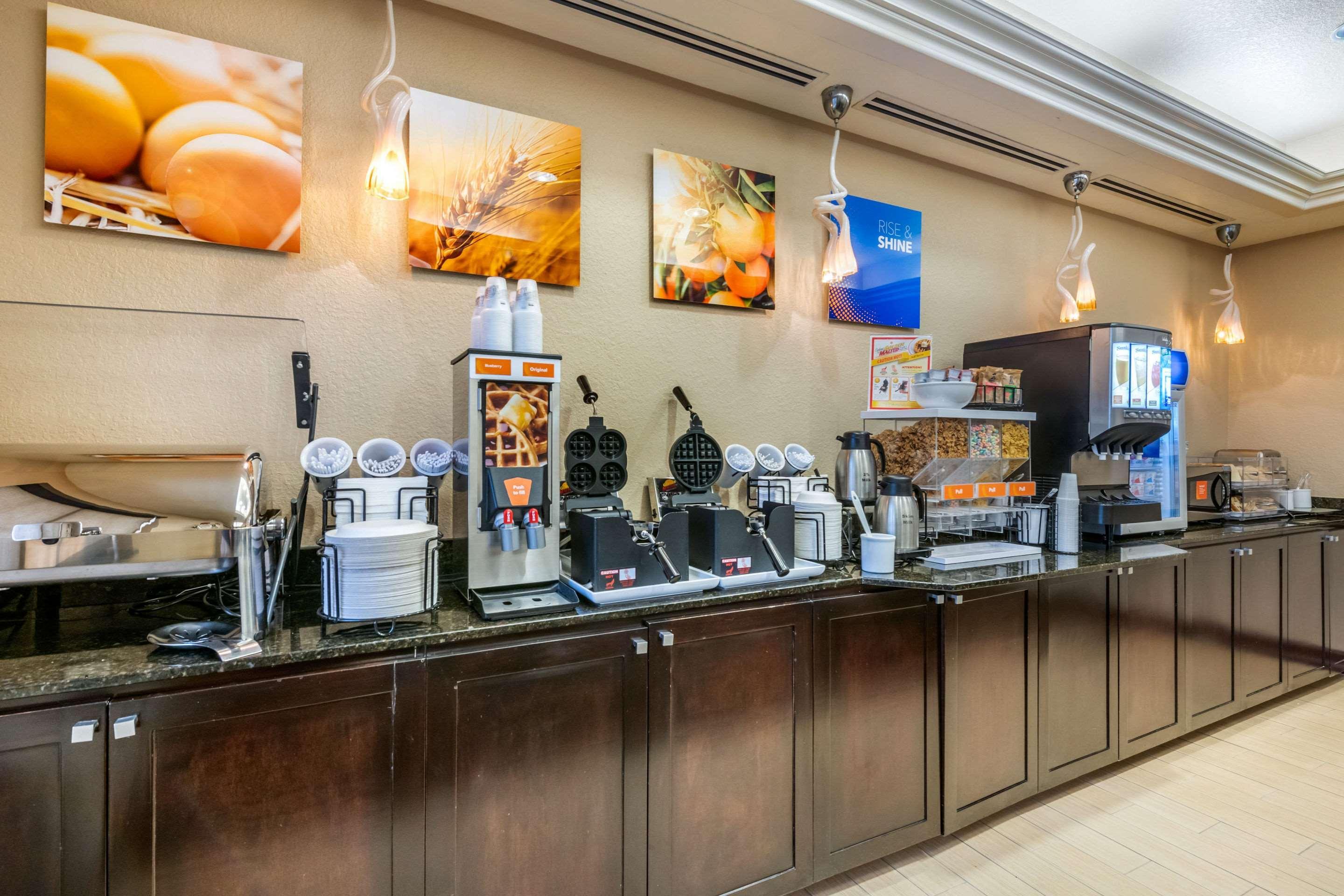 盖特威东北康福特套房酒店 圣彼得堡 外观 照片